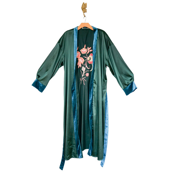 Rusttydustty Floral Embroidered Satin Kimono Robe 1XL Art Boho Witchy Retro Gown - Picture 7 of 16